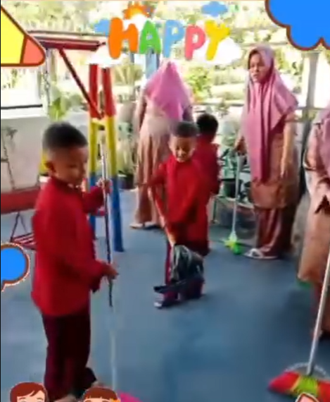 Kegiatan Gotong Royong di RA Fadhilah Tanamkan Kepedulian dan Kebersamaan