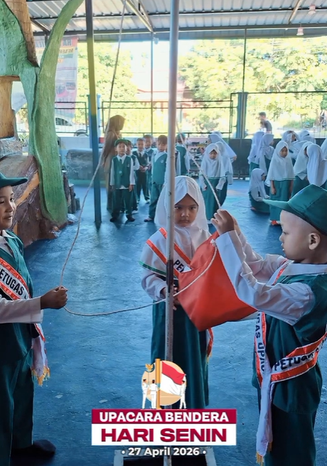 Kegiatan Rutin Upacara Bendera Hari Senin di RA Fadhilah Menanamkan Disiplin dan Cinta Tanah Air